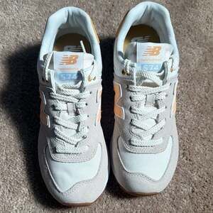 New Balance Wmns 574 'Timberwolf Alpha Orange' - WL574COR